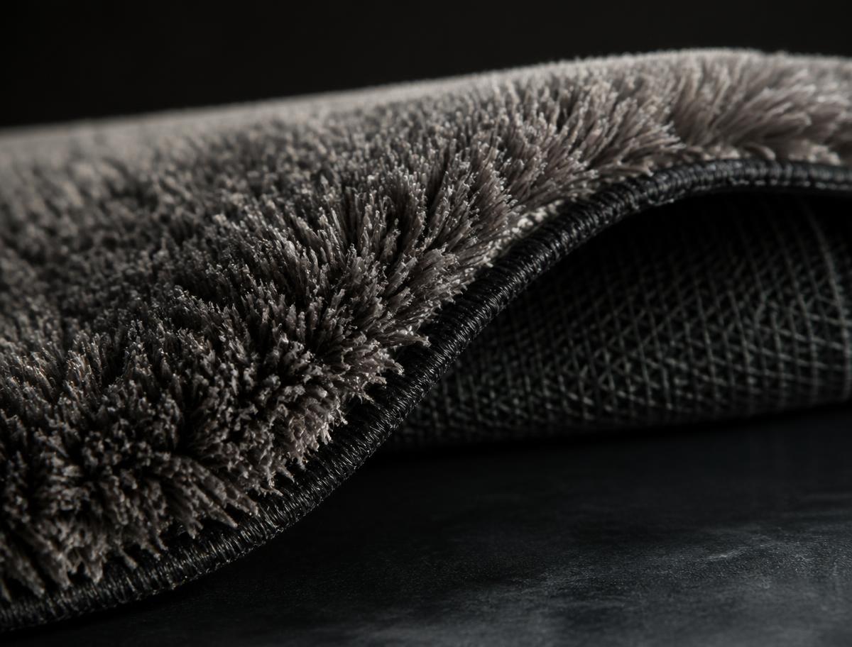 Close-up of the rug's dense soft pile and rubberised non-slip backing